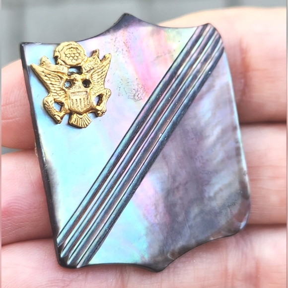 WWII Mother of Pearl Military Sweetheart Pin - Picture 3 of 4